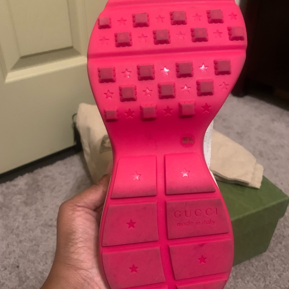 Womens Gucci Sneakers - Picture 4 of 12
